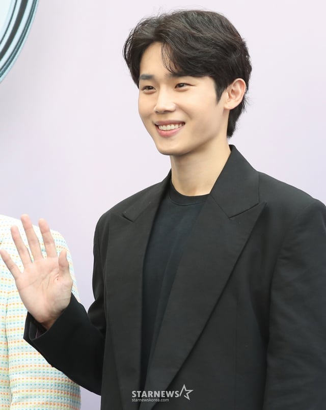 (서울=뉴스1) 권현진 기자 = 최시훈이 2024년 9월 3일 서울 동대문디자인플라자(DDP)에서 열린 '서울 패션위크(SEOUL FASHION WEEK) 2025 S/S' 시이안 컬렉션에 참석해 포즈를 취하고 있다. 2024.9.3/뉴스1  Copyright © 뉴스1. All rights reserved. 무단 전재 및 재배포,  AI학습 이용 금지. /사진=(서울=뉴스1) 권현진 기자