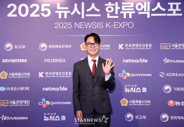 [서울=뉴시스] 조성우 기자 = 이낙준 작가가 28일 서울 중구 롯데호텔에서 열린 제7회 뉴시스 한류엑스포(2025 K-엑스포) 포토월 행사에서 포즈를 취하고 있다. 2025.08.28. xconfind@newsis.com /사진=조성우