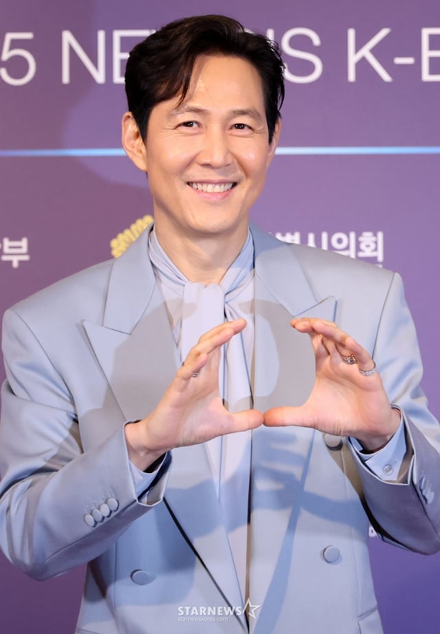 [서울=뉴시스] 조성우 기자 = 배우 이정재가 28일 서울 중구 롯데호텔에서 열린 제7회 뉴시스 한류엑스포(2025 K-엑스포) 포토월 행사에서 포즈를 취하고 있다. 2025.08.28. xconfind@newsis.com /사진=조성우