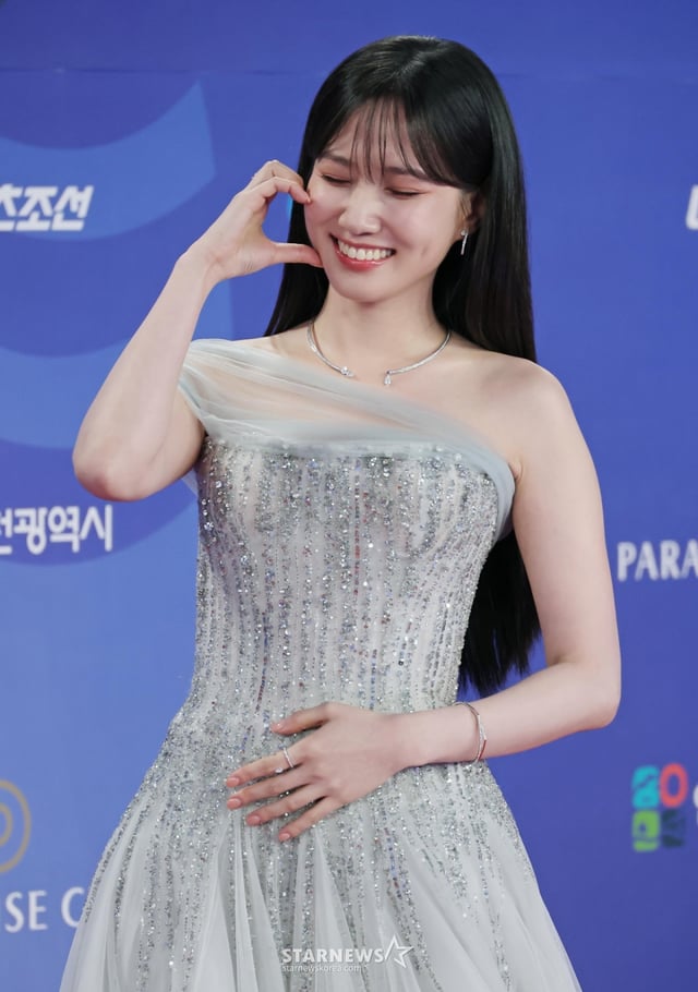 배우 박은빈이 18일 오후 인천광역시 중구 파라다이스시티 크로마에서 진행된 제4회 청룡시리즈어워즈 레드카펫 & 포토월 행사에 참석해 포즈를 취하고 있다. /2025.07.18 /사진=이동훈 photoguy@