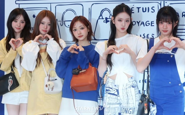 [서울=뉴시스] 김혜진 기자 = 그룹 키키(왼쪽부터 수이, 하음, 지유, 이솔, 키야)이 4일 오전 서울 서초구 신세계백화점 강남점에서 열린 프랑스 브랜드 롱샴 팝업 기념 포토행사에서 포즈를 취하고 있다. 2025.06.04. jini@newsis.com /사진=김혜진