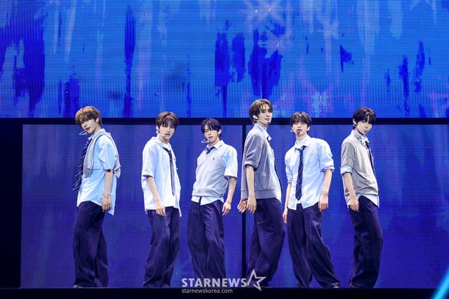 그룹 투어스(신유, 도훈, 영재, 한진, 지훈, 경민)가 22일 오후 서울 송파구 잠실실내체육관에서 진행된 첫 번째 단독 콘서트 2025 TWS TOUR' 24/7:WITH:US' IN SEOUL에서 멋진 무대를 펼치고 있다. /사진제공=플레디스엔터테인먼트 2025.0622 /사진=이동훈 photoguy@
