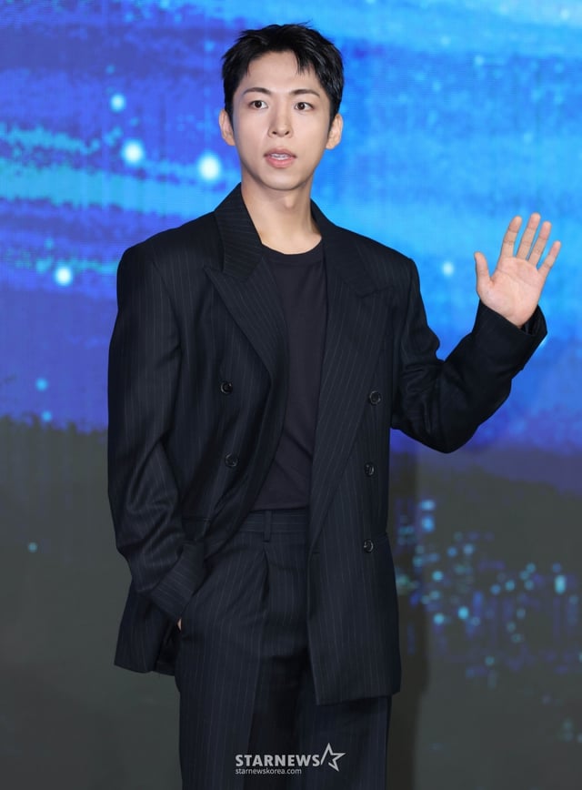 배우 주종혁이 2일 오전 서울 포시즌스 호텔에서 진행된 디즈니+ 오리지널 시리즈 '북극성' 제작발표회에 참석해 포즈를 취하고 있다. 유엔대사로서 국제적 명성을 쌓아온 문주(전지현)가 대통령 후보 피격 사건의 배후를 쫓는 가운데, 그녀를 지켜야만 하는 국적불명의 특수요원 산호(강동원)와 함께 한반도를 위협하는 거대한 진실을 마주하는 첩보 멜로 시리즈 '북극성'은 오는 10일 공개된다. /2025.09.10 /사진=이동훈 photoguy@