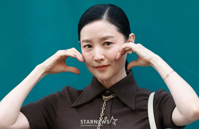 (서울=뉴스1) 권현진 기자 = 배우 이영애가 2일 오후 서울 강남구 구찌 청담 플래그십에서에서 열린 구찌(GUCCI)의 오스테리아 서울 이전·리뉴얼 오픈 기념 행사에 참석해 포즈를 취하고 있다. 2025.9.2/뉴스1 Copyright © 뉴스1. All rights reserved. 무단 전재 및 재배포, AI학습 이용 금지. /사진=(서울=뉴스1) 권현진 기자
