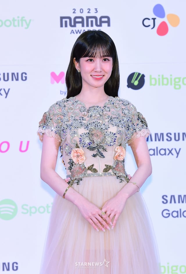 배우 박은빈이 29일 오후 일본 도쿄돔에서 열린 '2023 MAMA AWARDS'(마마 어워즈) 레드카펫 행사에 참석해 포즈를 취하고 있다. / 사진제공 = 엠넷 /사진=김창현