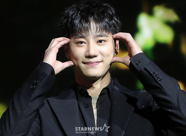 배우 이준영이 2025년 2월 12일 오전 서울 종로구 JW메리어트 동대문 스퀘어 서울에서 진행된 넷플릭스 시리즈 '멜로 무비' 제작발표회에 참석해 포즈를 취하고 있다.   '멜로무비'는 사랑도 하고 싶고 꿈도 이루고 싶은 애매한 청춘들이 서로를 발견하고 영감이 되어주며 각자의 트라우마를 이겨내는 영화 같은 시간을 그린 로맨스. 오는 14일 공개. 2025.02.12 /사진=김창현 chmt@