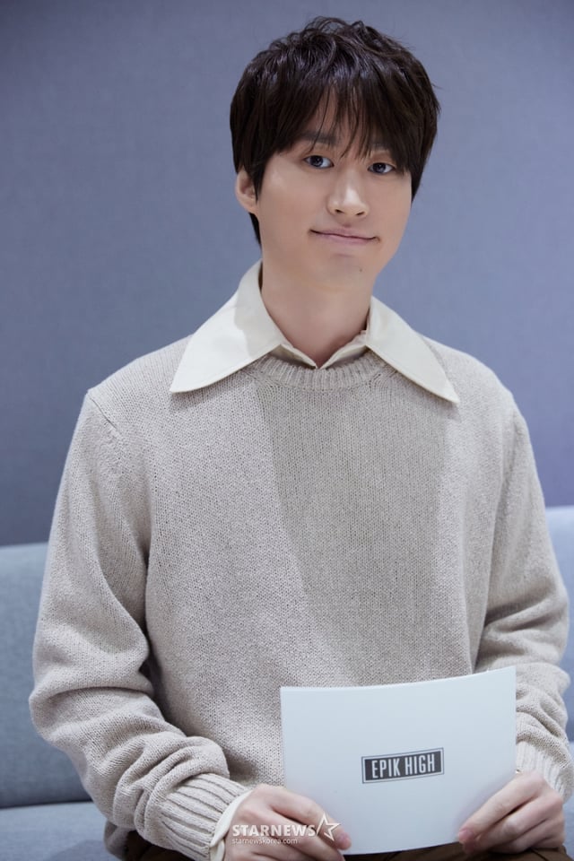 그룹 에픽하이(EPIK HIGH) 타블로가 18일 오후 온라인으로 진행된 정규 10집 'Epik High Is Here'의 첫 번째 앨범 'Epik High Is Here 上 (에픽하이 이즈 히어 上)' 발매기념 기자간담회에 참석해 포즈를 취하고 있다. / 사진제공 = 아워즈