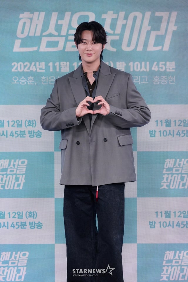 배우 한은성이 2024년 11월 12일 오후 온라인으로 진행된 KBS 2TV 단막극 '핸섬을 찾아라 : 드라마스페셜 2024' 제작발표회에 참석해 포즈를 취하고 있다. '핸섬을 찾아라'는 재기를 꿈꾸는 해체 13년차 무명 아이돌 '큐티'가 실종된 전 멤버 '핸섬'을 찾아 떠나는 여정을 그린 로드무비다. 이날 오후 10시 45분 방송. / 사진제공=KBS /사진=김창현 chmt@