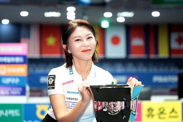 김가영이 7일 우승을 차지한 뒤 우승 트로피를 들고 포즈를 취하고 있다. /사진=PBA 투어 제공