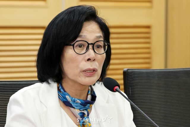 [서울=뉴시스] 김명년 기자 = 최민희 국회 과학기술정보방송통신위원회 위원장이 28일 오전 서울 여의도 국회 의원회관에서 열린 방송3법 개정과 언론개혁 과제 토론회에서 발언하고 있다. 2025.08.28. kmn@newsis.com /사진=김명년 기자 
