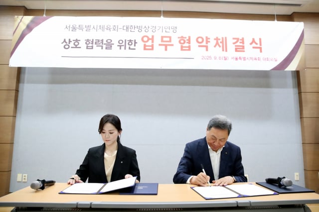 이수경(왼쪽) 대한빙상경기연맹 회장과 강태선 서울특별시체육회 회장. /사진=대한빙상경기연맹 제공