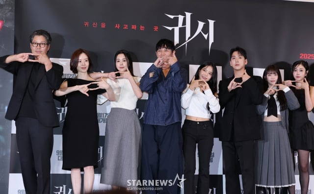 배우 유재명, 문채원, 서영희, 원현준, 솔라, 차선우, 배수민, 서지수가 9일 오후 서울 CGV용산아이파크몰에서 진행된 영화 '귀시'(감독 홍원기) 언론배급시사회 및 기자간담회에 참석해 포즈를 취하고 있다. /2025.09.09 /사진=이동훈 photoguy@
