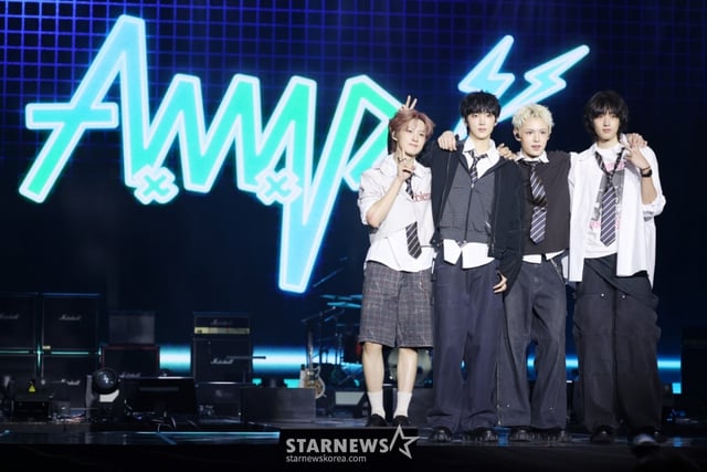 신인 보이 밴드 AxMxP(에이엠피) 이 10일 서울 송파구 올림픽공원 올림픽홀에서 열린 첫 번째 정규 앨범 'AxMxP' 발매 기념 쇼케이스에서 포즈를 취하고 있다. /2025.09.10 /사진=김휘선 hwijpg@