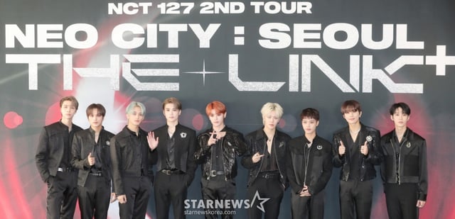 NCT 127(엔시티 127)이 23일 오후 서울 송파구 올림픽주경기장에서 진행된 두 번째 월드 투어의 서울 스페셜 공연 'NEO CITY : SEOUL - THE LINK +'(네오 시티 : 서울 - 더 링크 플러스) 기자회견에 참석해 포즈를 취하고 있다. NCT 127은 11월 4~5일 인도네시아 자카르타 ICE BSD에서 두 번째 월드 투어 'NEO CITY - THE LINK' 공연을 개최한다. 2022.10.23