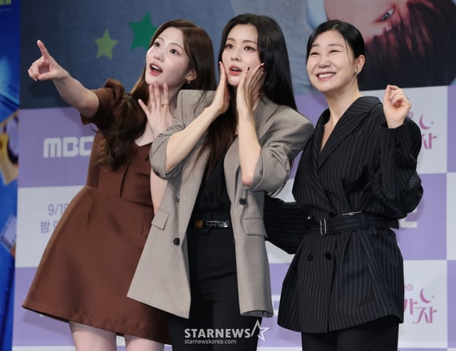 배우 조아람, 라미란, 이선빈이 16일 서울 상암동 MBC에서 진행된 새 금토드라마 '달까지 가자' 제작발표회에 참석해 포즈를 취하고 있다. 월급만으론 생존할 수 없는 흙수저 세 여자가 코인 투자에 뛰어들며 벌어지는 하이퍼리얼리즘 생존 드라마 '달까지 가자'는 오는 19일 첫 방송된다. /2025.09.16 /사진=이동훈 photoguy@