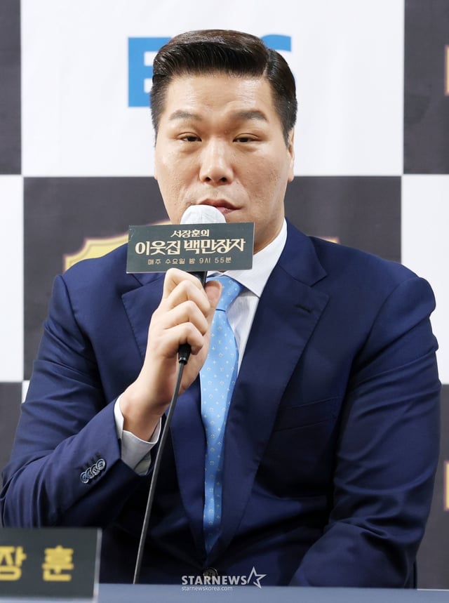 방송인 서장훈이 16일 서울 중구 프레스센터에서 열린 EBS 예능 '서장훈의 이웃집 백만장자' 제작발표회에 참석해 질의응답을 하고 있다. /2025.09.16 /사진=김휘선 hwijpg@