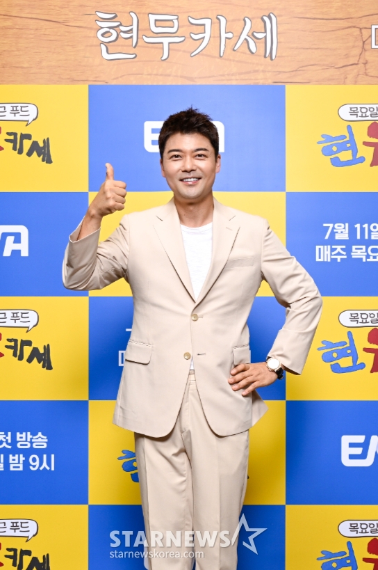 방송인 전현무가 11일 오전 온라인으로 진행된 ENA 예능 '현무카세' 제작발표회에 참석해 포즈를 취하고 있다. /사진제공=ENA 2024.07.11 /사진=이동훈