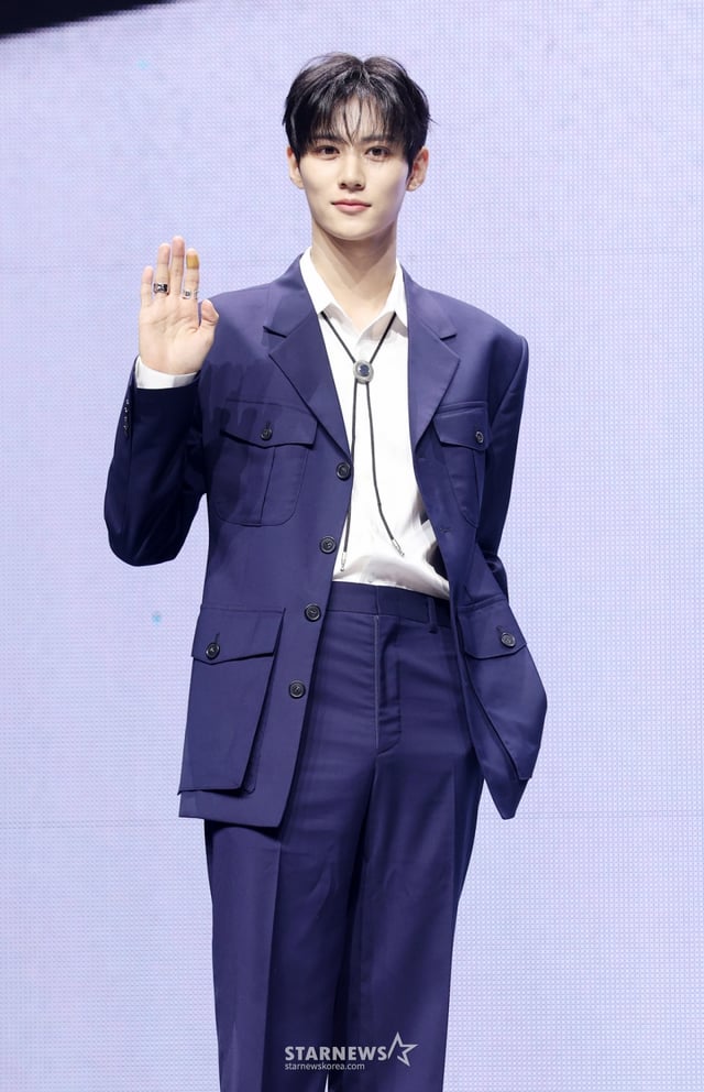 그룹 루네이트 이안이 17일 서울 광진구 예스24 라이브홀에서 진행된 두 번째 싱글 앨범 'LOST' 발매 기념 쇼케이스에서 포즈를 취하고 있다. /2025.09.17 /사진=김휘선 hwijpg@