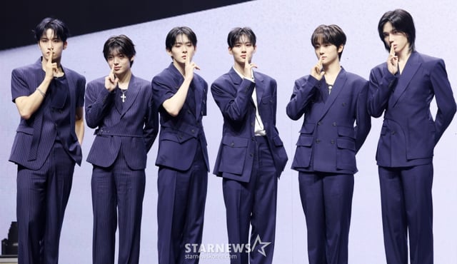 그룹 루네이트가 17일 서울 광진구 예스24 라이브홀에서 진행된 두 번째 싱글 앨범 'LOST' 발매 기념 쇼케이스에서 포즈를 취하고 있다. /2025.09.17 /사진=김휘선 hwijpg@