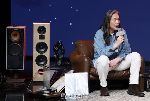 가수 임재범이 17일 서울 강남구 일지아트홀에서 진행된 40주년 기념 전국투어 및 8집 선공개 기자간담회에서 질의응답을 하고 있다. /2025.09.17 /사진=김휘선 hwijpg@
