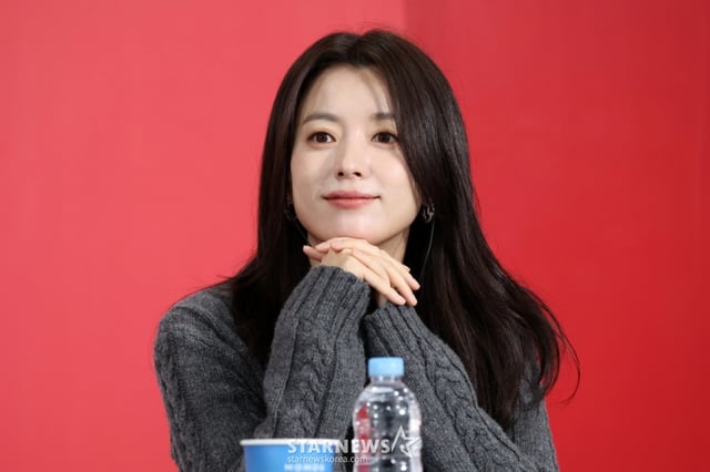 [부산=뉴시스] 박진희 기자 = 제30회 부산국제영화제 경쟁부분 심사위원인 배우 한효주가 18일 부산 해운대구 영화의전당 비프힐에서 기자회견을 하고 있다. 2025.09.18. pak7130@newsis.com /사진=박진희