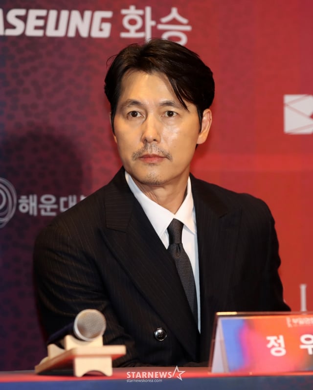 (부산=뉴스1) 윤일지 기자 = 배우 정우성이 18일 오후 부산 해운대구 시그니엘 부산에서 열린 '2025 부일영화상' 핸드프린팅 행사에 참석하고 있다. 2025.9.18/뉴스1 Copyright © 뉴스1. All rights reserved. 무단 전재 및 재배포, AI학습 이용 금지. /사진=(부산=뉴스1) 윤일지 기자