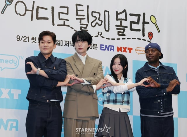 김대호, 안재현, 쯔양, 조나단이 19일 오전 서울 마포구 상암동 스탠포드호텔에서 진행된 ENA 예능 '어디로 튈지 몰라' 제작발표회에 참석해 포즈를 취하고 있다. 짜여진 리스트도 사전 기획된 코스도 없이 오로지 맛집 사장님들의 릴레이 추천에 따라 인생 맛집을 찾아다니는 '노(No) 섭외 즉흥 맛집 투어 예능' 어디로 튈지 몰라는 오는 21일 첫 방송된다. /2025.09.19 /사진=이동훈 photoguy@