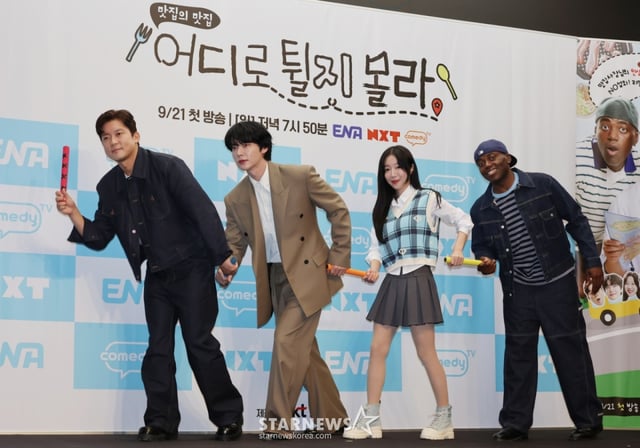 김대호, 안재현, 쯔양, 조나단이 19일 오전 서울 마포구 상암동 스탠포드호텔에서 진행된 ENA 예능 '어디로 튈지 몰라' 제작발표회에 참석해 포즈를 취하고 있다. 짜여진 리스트도 사전 기획된 코스도 없이 오로지 맛집 사장님들의 릴레이 추천에 따라 인생 맛집을 찾아다니는 '노(No) 섭외 즉흥 맛집 투어 예능' 어디로 튈지 몰라는 오는 21일 첫 방송된다. /2025.09.19 /사진=이동훈 photoguy@