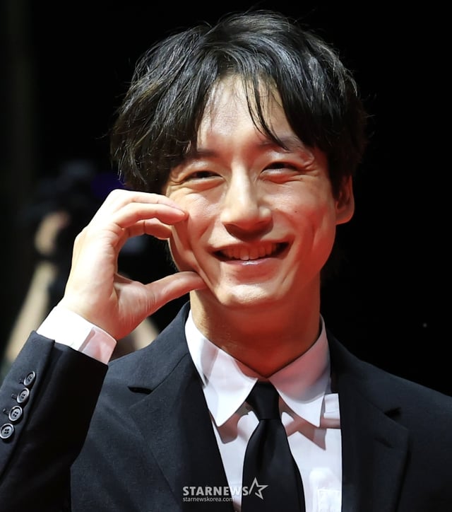 (부산=뉴스1) 권현진 기자 = 배우 사카구치 켄타로가 17일 오후 부산 해운대구 영화의전당에서 열린 ‘제30회 부산국제영화제’(BIFF) 개막식에 참석해 레드카펫을 밟고 있다. 2025.9.17/뉴스1 Copyright © 뉴스1. All rights reserved. 무단 전재 및 재배포, AI학습 이용 금지. /사진=(부산=뉴스1) 권현진 기자