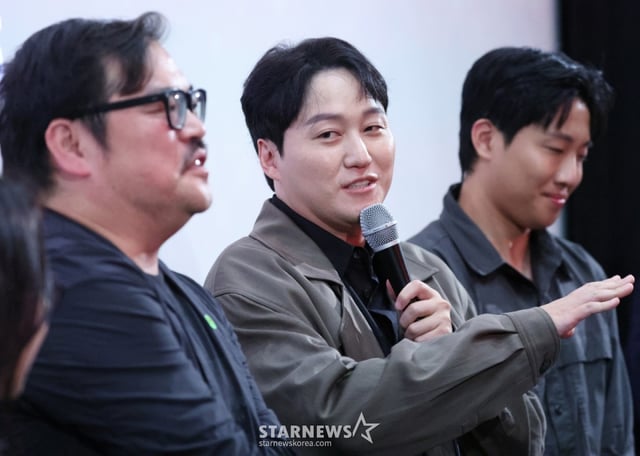 [부산=뉴시스] 최동준 기자 = 배우 김대명이 20일 부산 해운대구 영화의전당에서 열린 부산국제영화제 공식상영작 '극장의 시간들' 관객과의 대화에서 발언하고 있다. (대통령실통신사진기자단) 2025.09.20. photocdj@newsis.com /사진=