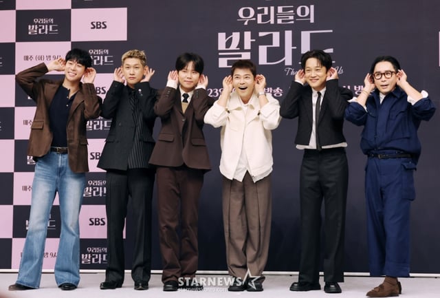 대니구, 크러쉬, 정승환, 전현무, 차태현, 정재형이 23일 오전 서울 양천구 목동 SBS에서 진행된 SBS 예능 '우리들의 발라드' 제작발표회에 참석해 포즈를 취하고 있다. 음악 전문가부터 일반 남녀노소까지 150명의 '탑백귀 대표단'이 대중픽 감별사로 나서 새로운 목소리를 찾는 집단 지성 음악 서바이벌 오디션 '우리들의 발라드'는 오늘(23일) 첫 방송된다. /2025.09.2 /사진=이동훈 photoguy@