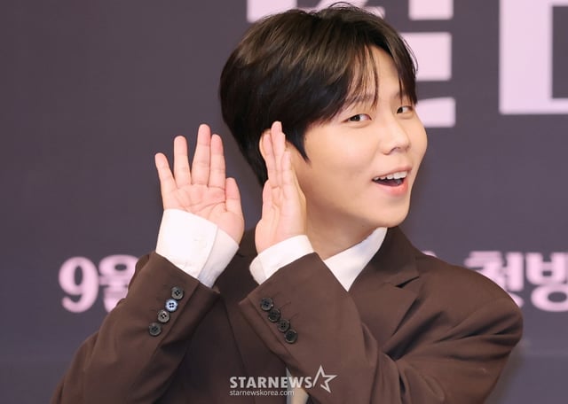 가수 정승환이 23일 오전 서울 양천구 목동 SBS에서 진행된 SBS 예능 '우리들의 발라드' 제작발표회에 참석해 포즈를 취하고 있다. 음악 전문가부터 일반 남녀노소까지 150명의 '탑백귀 대표단'이 대중픽 감별사로 나서 새로운 목소리를 찾는 집단 지성 음악 서바이벌 오디션 '우리들의 발라드'는 오늘(23일) 첫 방송된다. /2025.09.2 /사진=이동훈 photoguy@