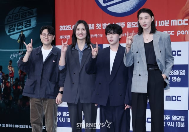 권락희 PD, 전 국가대표 배구 선수 표승주, 세븐틴 승관, 전 국가대표 배구 선수 김연경이 24일 오후 서울 마포구 상암동 MBC에서 진행된 예능프로그램 '신인감독 김연경' 제작발표회에 참석해 포즈를 취하고 있다. 신인감독으로 돌아온 배구계의 전설 배구황제 김연경의 구단 창설 프로젝트 '신인감독 김연경'은 오는 28일 첫 방송된다. /2025.09.24 /사진=이동훈 photoguy@