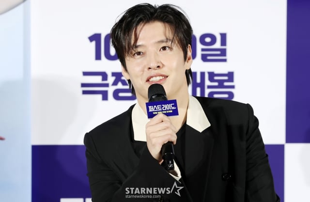 배우 강하늘이 25일 서울 용산구 CGV 용산아이파크몰에서 진행된 영화 '퍼스트라이드(남대중 감독)' 제작보고회에 참석해 질의응답을 하고 있다. /2025.09.25 /사진=김휘선 hwijpg@