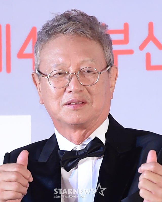 (서울=뉴스1) = 코미디언 전유성이 25일 밤 전북대학교병원에서 별세했다. 전유성은 이날 오후 9시 5분께 전북대병원에서 향년 76세를 일기로 생을 마감했다. 전유성은 폐기흉 증세가 악화돼 최근 전북대병원에 입원해 치료를 받았던 것으로 알려졌다. (뉴스1 DB) 2025.9.25/뉴스1 Copyright © 뉴스1. All rights reserved. 무단 전재 및 재배포, AI학습 이용 금지. /사진=(서울=뉴스1)