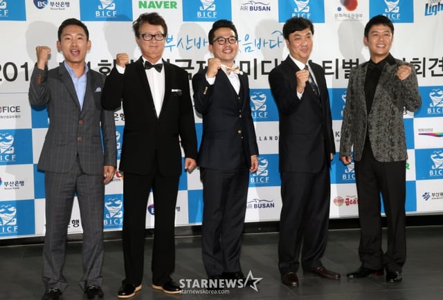 2013년 8월 29일 오후 부산광역시 해운대구 영화의전당에서 열린 2013 제1회 부산국제코미디페스티벌(BICF) 기자회견에서 참석자들이 포즈를 취하고 있다. 아시아 최초의 코미디 축제인 '2013 부산국제코미디페스티벌'은 7개국 17개팀의 코미디언들이 참가한 가운데 9월 1일 4일간 영화의 전당에서 펼쳐진다. 왼쪽부터 조광식 BICF 부집행위원장, 전유성 명예위원장, 김준호 집행위원장, 최대웅 부집행위원장, 김대희 이사. /사진=이동훈 기자 photoguy@