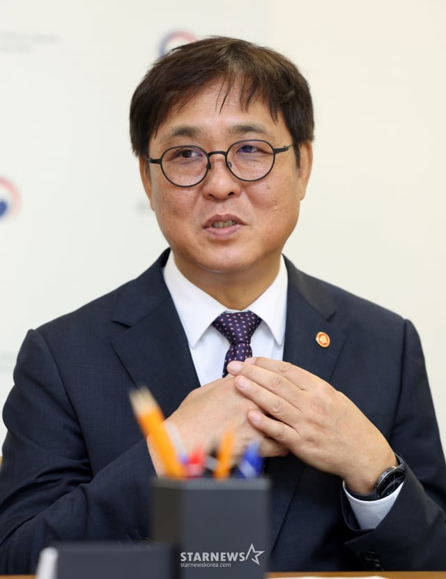 (서울=뉴스1) = 최휘영 문화체육관광부 장관이 26일 서울 종로구 국립현대미술관 서울관에서 쿠닝 파타마 리스왓트라쿤 국제올림픽(IOC) 위원을 만나 국제스포츠 분야 협력 방안 등에 대해 논의하고 있다. (문화체육관광부 제공. 재판매 및 DB 금지) 2025.9.26/뉴스1 Copyright © 뉴스1. All rights reserved. 무단 전재 및 재배포, AI학습 이용 금지. /사진=(서울=뉴스1)