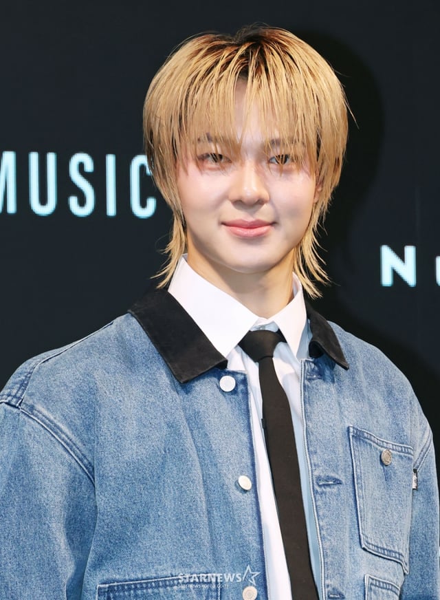 싱글 '리브 미 위드 유어 러브'(LEAVE ME WITH YOUR LOVE)를 발매하며 한국데뷔를 앞둔 태국의 '국민 아들' 가수 겸 배우 누뉴 차와린(Nunew Chawarin)이 29일 오후 서울 강남구 역삼동 라움아트센터에서 진행된 기자간담회에서 포즈를 취하고 있다. 누뉴는 오는 10월 1일 쇼케이스를 열고 데뷔한다. /사진=이동훈 photoguy@