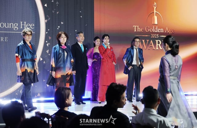 30일 오후 서울 강남구 라움아트센터에서 진행된 '2025 머니투데이방송 골든에이지어워즈'(2025 MTN GAA) 최종 본선 무대에서 참가자들의 퍼포먼스 스테이지가 펼쳐지고 있다. /2025.09.30 /사진=이동훈 photoguy@