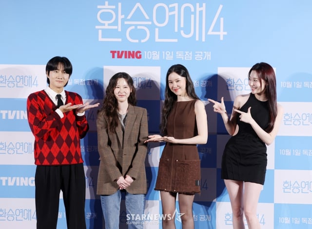 개그맨 이용진, 김인하 PD, 배우 김예원, 가수 유라가 1일 서울 용산구 CGV 용산아이파크몰에서 진행된 티빙 예능 '환승연애4' 제작발표회에 참석해 포즈를 취하고 있다. /2025.10.01 /사진=김휘선 hwijpg@