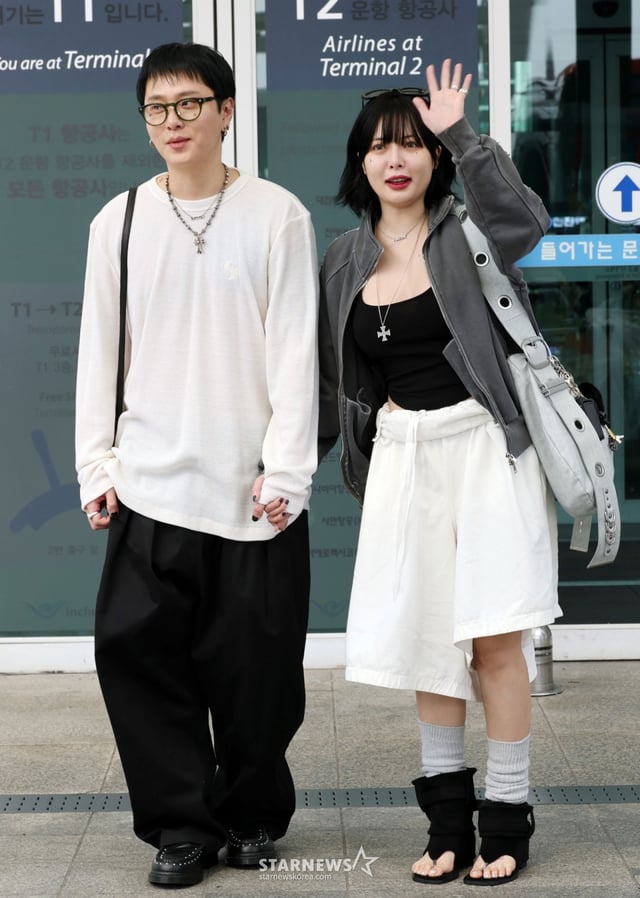 가수 현아(HyunA)와 용준형이 싱가포르 페스티벌 일정 차 30일 오후 인천국제공항을 통해 출국하고 있다. 2025.09.30 /사진=임성균 tjdrbs23@