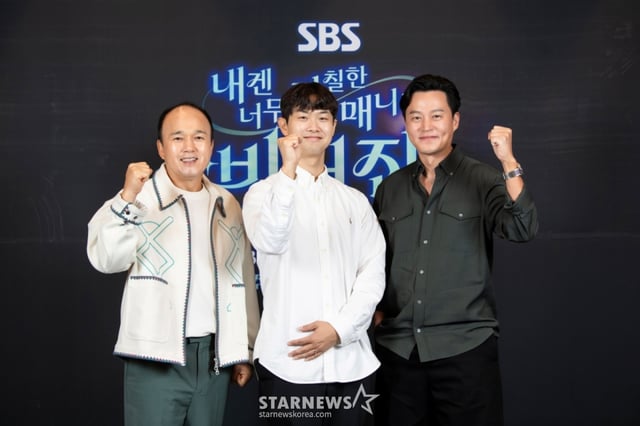 배우 김광규, 김정욱 PD, 배우 이서진이 2일 오전 진행된 SBS 예능 '내겐 너무 까칠한 매니저 - 비서진' 기자간담회에 참석해 포즈를 취하고 있다. /사진제공=SBS 2025.10.02 /사진=이동훈 photoguy@