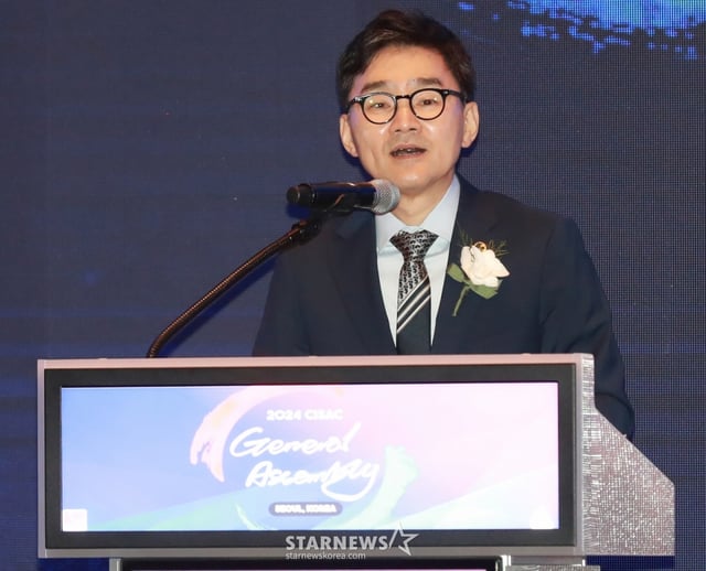 추가열 한국음악저작권협회장이 30일 오전 서울 여의도 콘래드 호텔에서 진행된 '2024 국제저작권관리단체연맹(CISAC) 세계 총회'에서 환영사를 하고 있다. /2024.05.30 /사진=이동훈