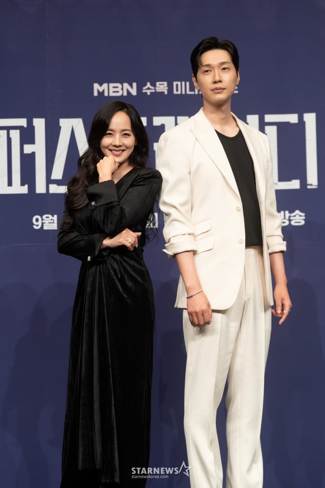 배우 유진, 지현우가 24일 오후 서울 더 링크 호텔에서 진행된 MBN 수목드라마 '퍼스트레이디' 제작발표회에 참석해 포즈를 취하고 있다. /사진제공=MBN 2025.09.24 /사진=이동훈 photoguy@