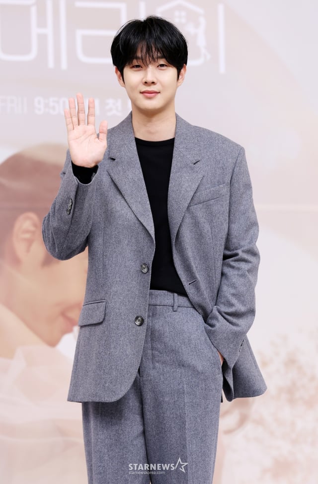 배우 최우식이 10일 서울 양천구 목동 SBS 사옥에서 진행된 SBS 새 금토드라마 '우주메리미' 제작발표회에 참석해 포즈를 취하고 있다. /2025.10.10 /사진=김휘선 hwijpg@