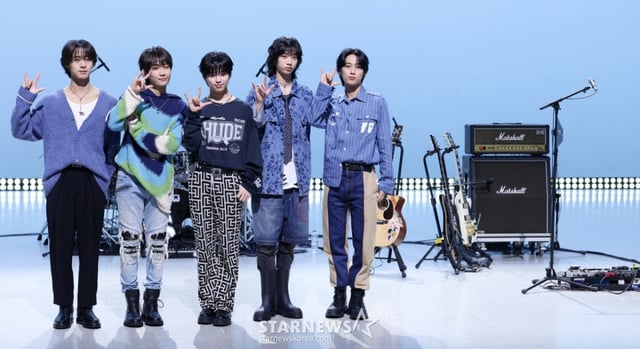 밴드 하이파이유니콘이 13일 서울 마포구 상암동 MBC 공개홀에서 열린 Hi-Fi Un!corn(하이파이유니콘) Single Album 'Teenage Blue' 발매 쇼케이스에 참석해 포즈를 취하고 있다. /2025.10.13 /사진=김휘선 hwijpg@