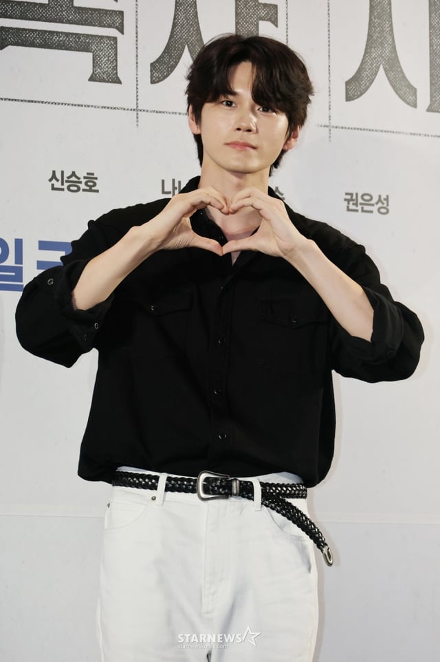배우 옹성우가 21일 오후 서울 롯데시네마 롯데월드점에서 진행된 영화 '전지적 독자 시점(감독 김병우) VIP 시사회 포토월 행사에 참석해 포즈를 취하고 있다. /2025.0721 /사진=이동훈 photoguy@