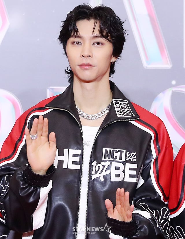 그룹 NCT127 쟈니가 27일 오후 태국 방콕 임팩트 챌린저 홀 1-2(IMPACT Challenger Hall 1-2)에서 진행된 '제 9회 아시아 아티스트 어워즈'(The 9th Asia Artist Awards, 이하 'AAA 2024')' 레드카펫 행사에 참석해 포즈를 취하고 있다. /사진=김창현 기자 chmt@