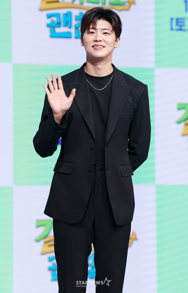 가수 박지현이 16일 서울 마포구 쇼킹케이팝센터에서 열린 ENA 예능 프로그램 '길치라도 괜찮아' 제작발표회에서 포즈를 취하고 있다. /2025.10.16 /사진=김휘선 hwijpg@