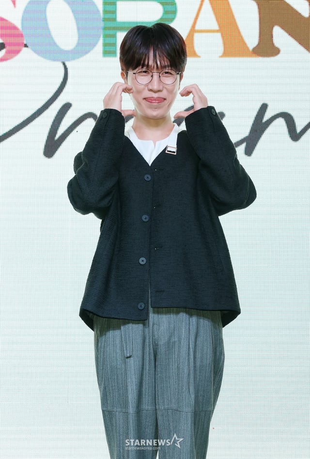 그룹 소란 고영배가 16일 서울 마포구 엠피엠지 사옥에서 진행된 3인 체제 마지막 앨범 'DREAM' 발매 기념 쇼케이스에서 포즈를 취하고 있다. /2025.10.16 /사진=김휘선 hwijpg@